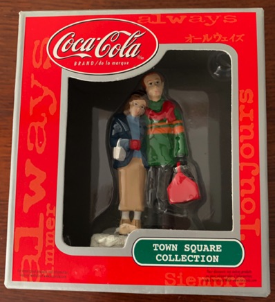 4339-1 € 11,00 coca cola town square man met vrouw met flesjes.jpeg
